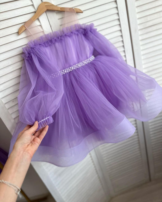 Princess dress with long sleeves and open shoulders