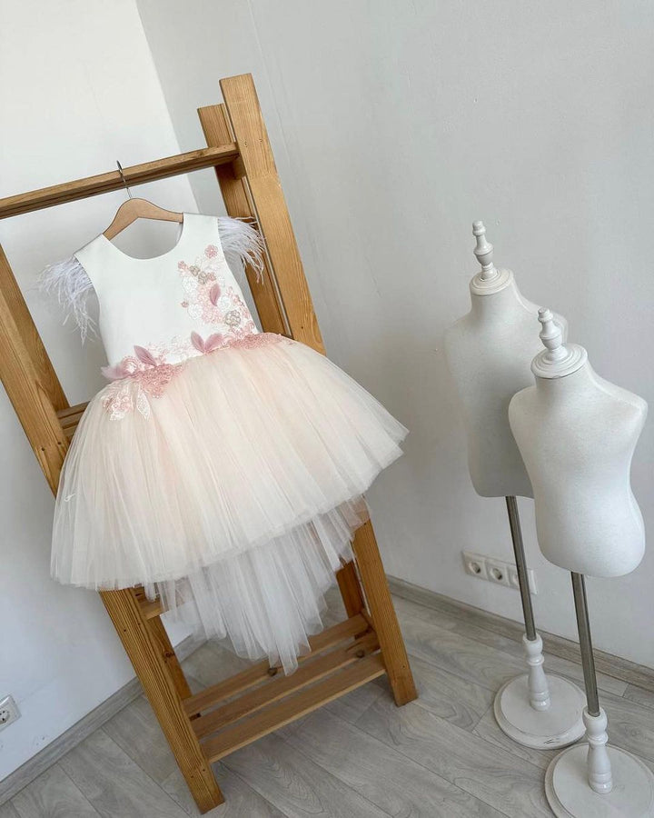 White dress with train decorated powder flowers